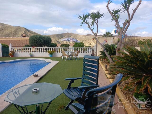 Villa Aston : Resale Villa for Sale in Arboleas, Almería