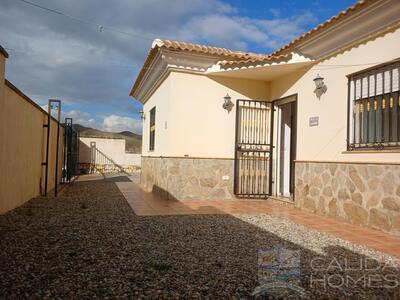 Villa Aston : Resale Villa in Arboleas, Almería