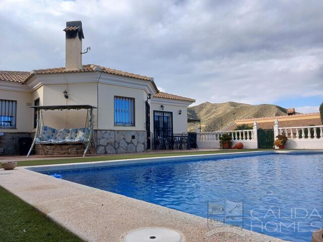 Villa Aston : Resale Villa for Sale in Arboleas, Almería