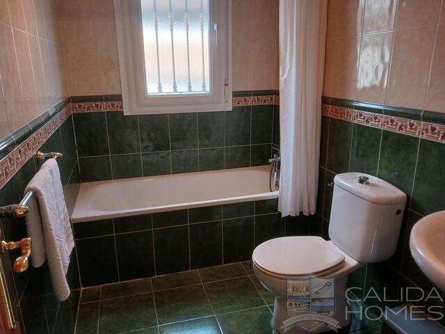 Villa Aston : Resale Villa for Sale in Arboleas, Almería