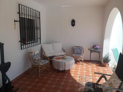 Villa Aurora: Resale Villa in Arboleas, Almería