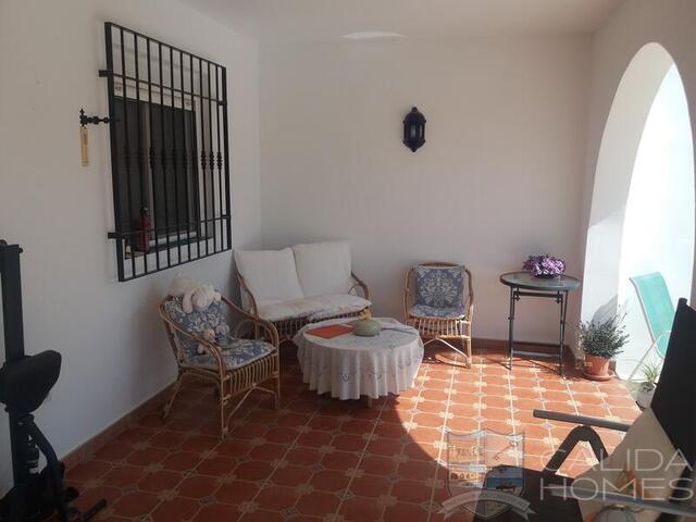 Villa Aurora: Resale Villa for Sale in Arboleas, Almería