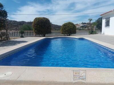 Villa Aurora: Resale Villa in Arboleas, Almería