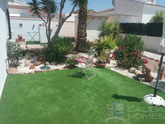 Villa Azalia: Resale Villa for Sale in Arboleas, Almería