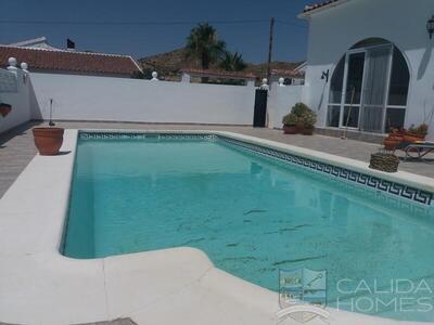 Villa Azalia: Resale Villa in Arboleas, Almería