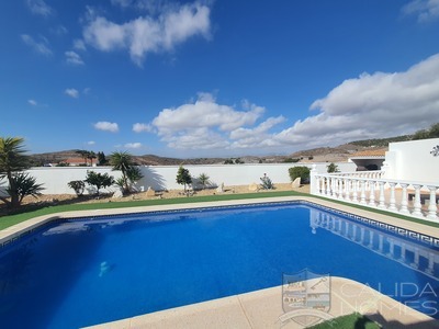 Villa Azul Fresco: Resale Villa in Arboleas, Almería