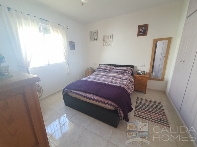 Villa Azul Fresco: Resale Villa for Sale in Arboleas, Almería