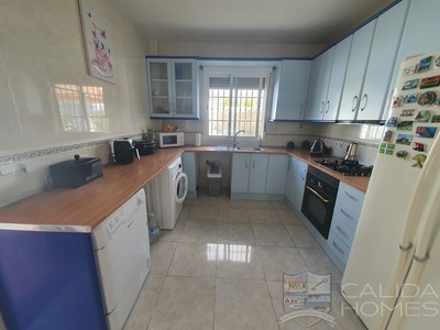 Villa Azul Fresco: Resale Villa in Arboleas, Almería