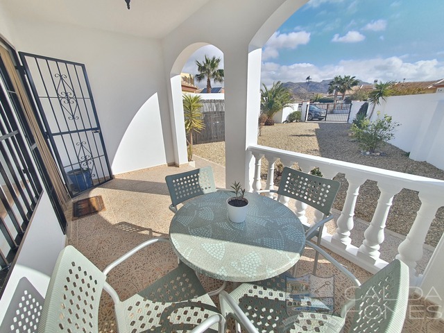 Villa Azul Fresco: Resale Villa for Sale in Arboleas, Almería