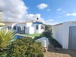 Villa Azul Fresco: Resale Villa for Sale in Arboleas, Almería