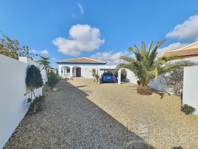 Villa Azul Fresco: Resale Villa in Arboleas, Almería