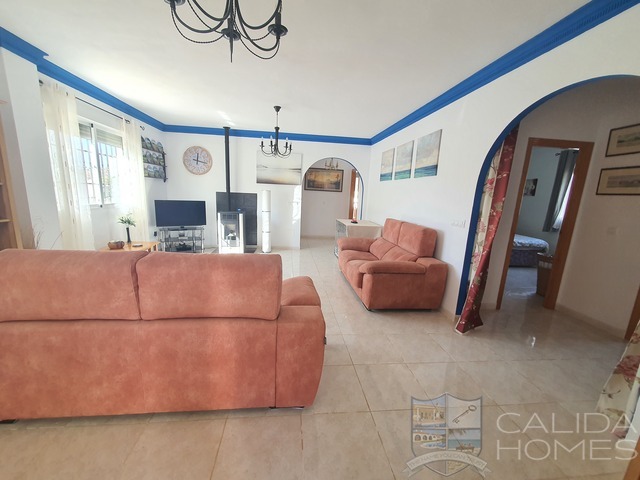 Villa Azul Fresco: Resale Villa for Sale in Arboleas, Almería