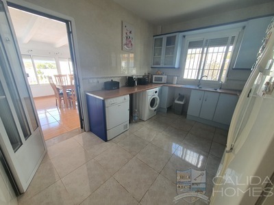 Villa Azul Fresco: Resale Villa in Arboleas, Almería