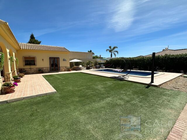 Villa Azura : Resale Villa for Sale in Arboleas, Almería