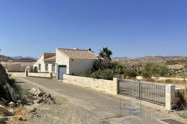 Villa Begonia : Herverkoop Villa te Koop in Arboleas, Almería