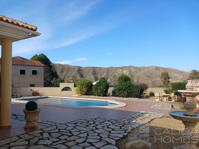 Villa Bella : Resale Villa for Sale in Arboleas, Almería