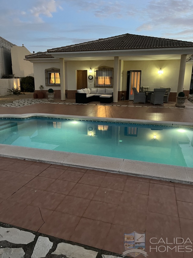 Villa Bella : Resale Villa for Sale in Arboleas, Almería