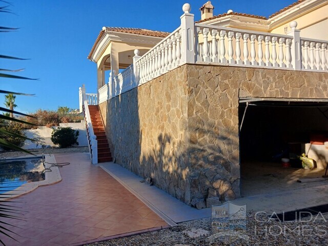 Villa Belleza: Resale Villa for Sale in Arboleas, Almería