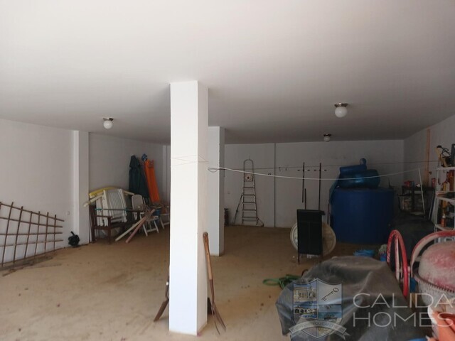 Villa Belleza: Resale Villa for Sale in Arboleas, Almería