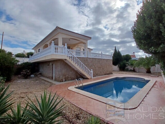 Villa Belleza: Resale Villa for Sale in Arboleas, Almería