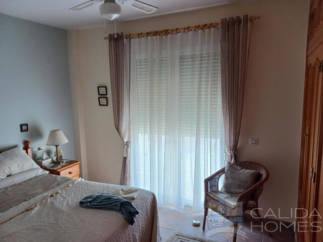 Villa Belleza: Resale Villa for Sale in Arboleas, Almería