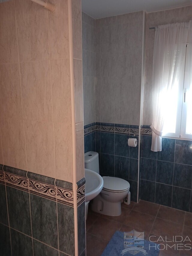 Villa Belleza: Resale Villa for Sale in Arboleas, Almería