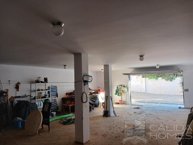 Villa Belleza: Resale Villa for Sale in Arboleas, Almería