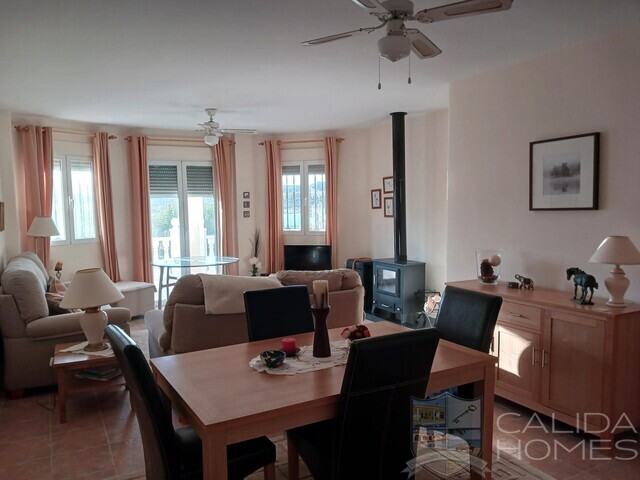 Villa Belleza: Resale Villa for Sale in Arboleas, Almería