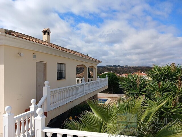Villa Belleza: Resale Villa for Sale in Arboleas, Almería