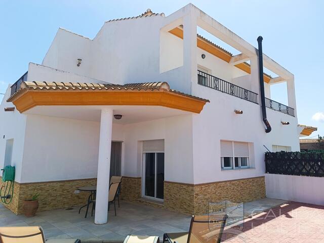 Villa Bellisimo 1: Resale Villa for Sale in Zurgena, Almería