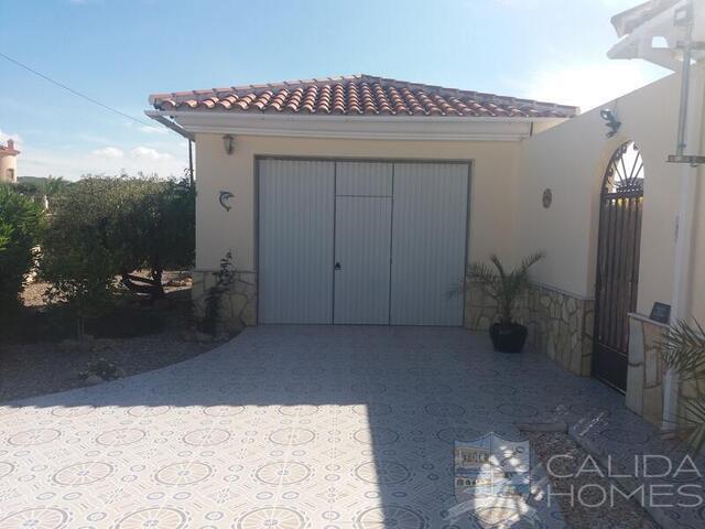 Villa Bellisimo: Resale Villa for Sale in Arboleas, Almería