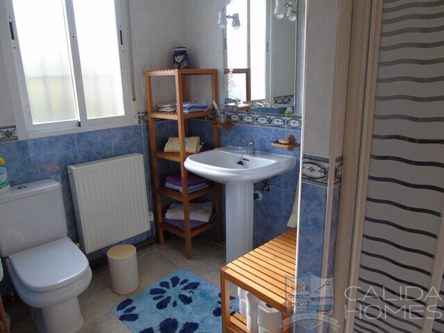 Villa Bellissimo: Resale Villa for Sale in Arboleas, Almería