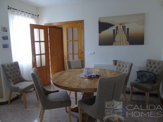 Villa Bellissimo: Resale Villa for Sale in Arboleas, Almería