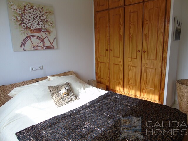Villa Bellissimo: Resale Villa for Sale in Arboleas, Almería