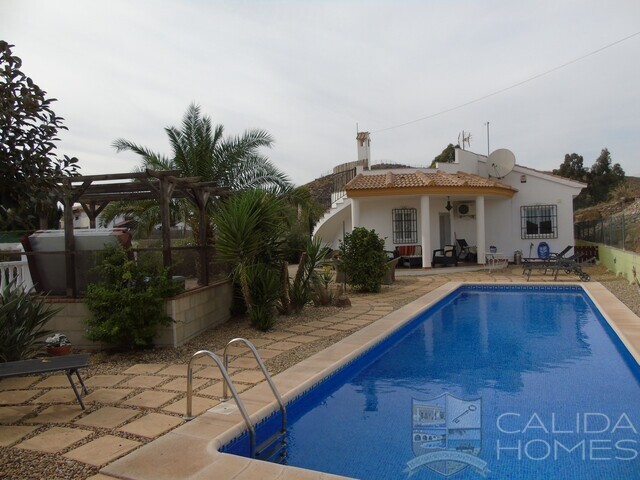 Villa Bellissimo: Resale Villa for Sale in Arboleas, Almería