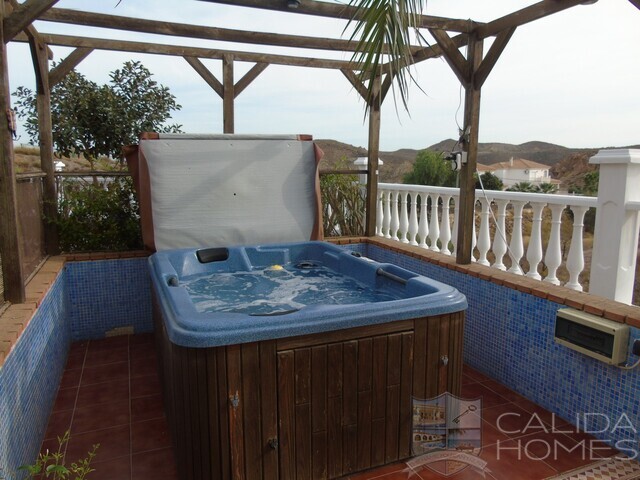 Villa Bellissimo: Resale Villa for Sale in Arboleas, Almería