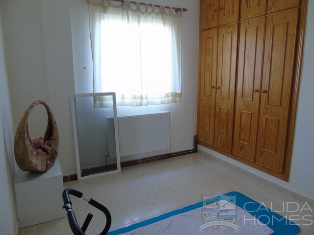 Villa Bellissimo: Resale Villa for Sale in Arboleas, Almería