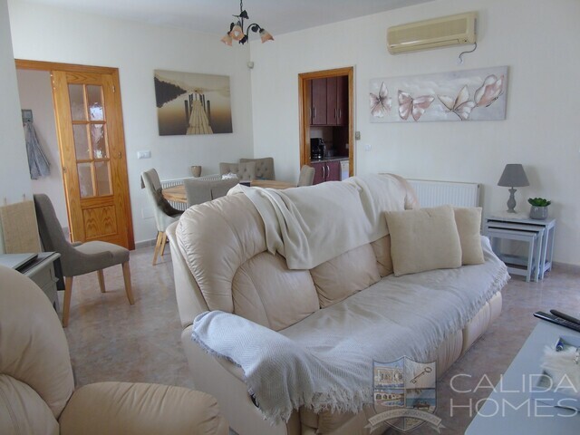 Villa Bellissimo: Resale Villa for Sale in Arboleas, Almería