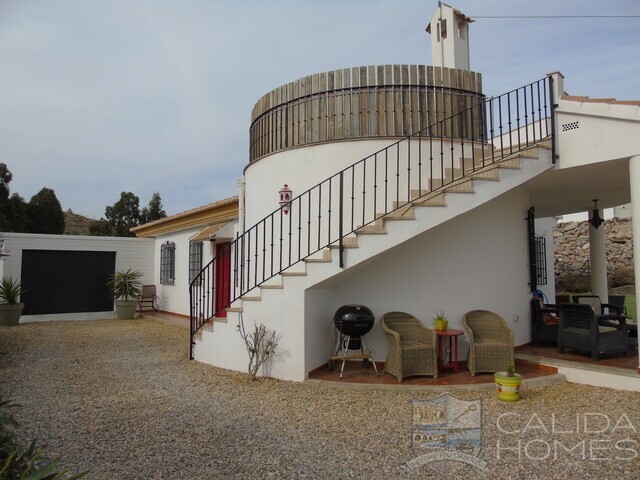 Villa Bellissimo: Resale Villa for Sale in Arboleas, Almería
