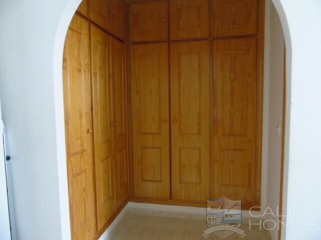 Villa Bellissimo: Resale Villa for Sale in Arboleas, Almería
