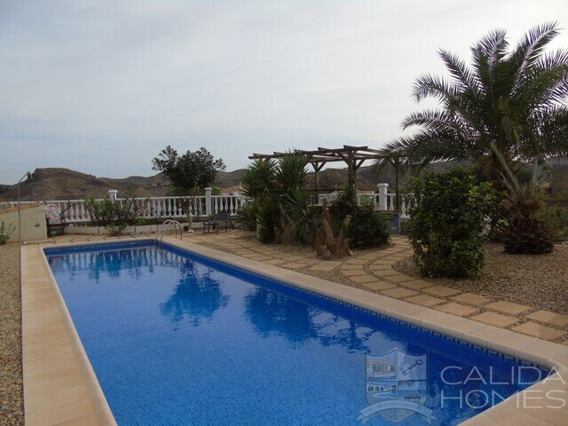 Villa Bellissimo: Resale Villa for Sale in Arboleas, Almería