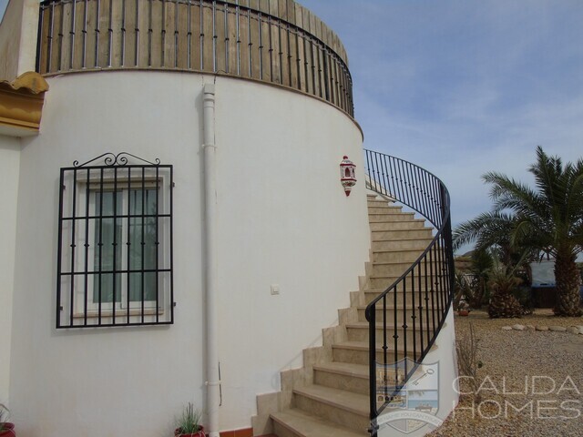 Villa Bellissimo: Resale Villa for Sale in Arboleas, Almería