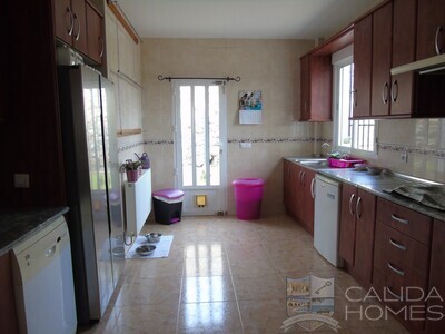 Villa Bellissimo: Resale Villa in Arboleas, Almería