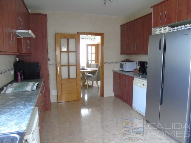 Villa Bellissimo: Resale Villa for Sale in Arboleas, Almería