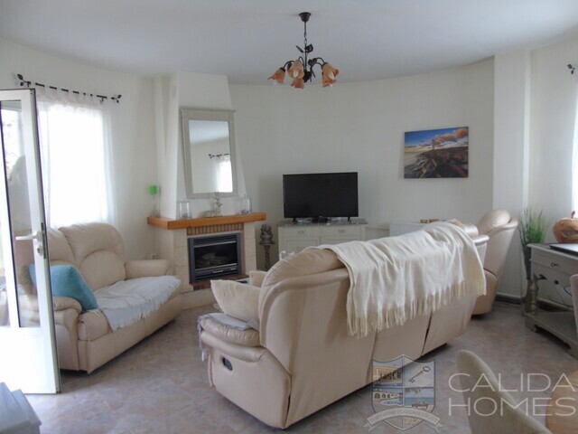 Villa Bellissimo: Resale Villa for Sale in Arboleas, Almería
