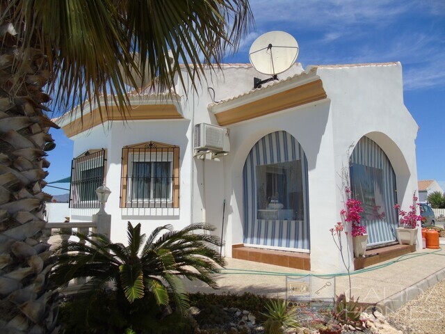 Villa Berry: Resale Villa for Sale in Albox, Almería