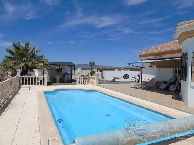 Villa Berry: Resale Villa for Sale in Albox, Almería