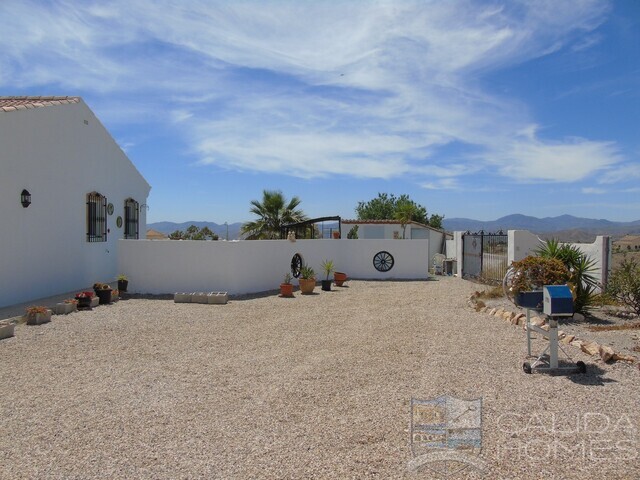 Villa Berry: Resale Villa for Sale in Albox, Almería