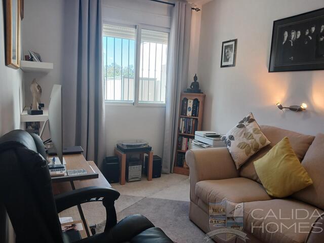 Villa Blanca: Resale Villa for Sale in Cantoria, Almería