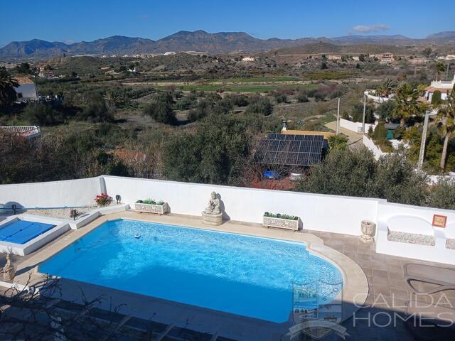 Villa Blanca: Resale Villa for Sale in Cantoria, Almería
